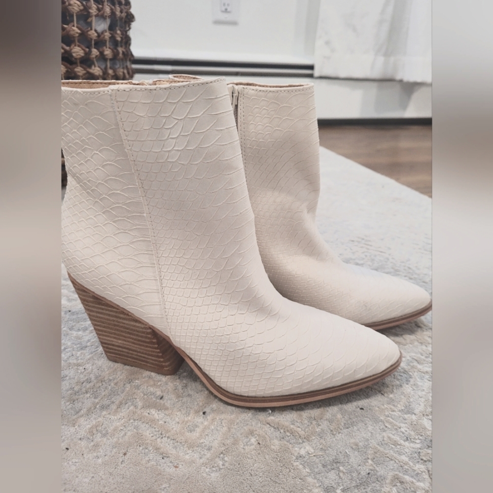Oasis Society Sonia Western Ankle Boots
